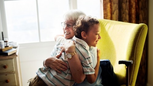 grandma-grandson-hugging-together2-photo_from_VlaamseOuderenraad